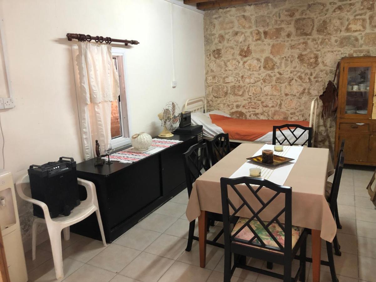 Paphos Friendly Villagehouse מראה חיצוני תמונה